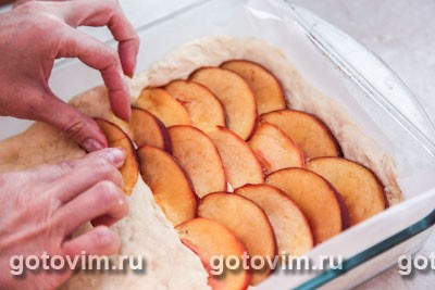 Открытый пирог с персиками