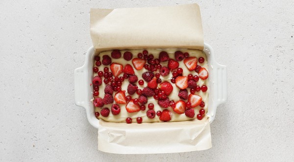 Молочный пирог с ягодами, пошаговый рецепт с фото на 277 ккал