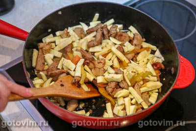 Жареная свинина с кабачками и кукурузой