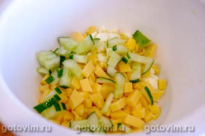 Тарталетки с салатом из авокадо с яйцом, сыром и огурцом