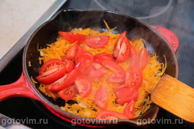 Утиные желудки в густом овощном соусе с помидорами и сладким перцем