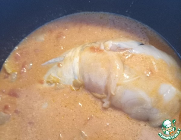 Рыба тушеная в кокосово-томатном соусе