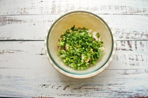 Салат с сельдереем и тунцом