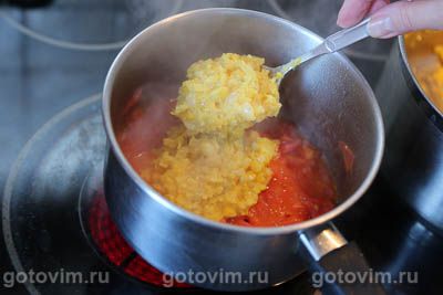 Каша из свежей кукурузы с помидорами и яйцом