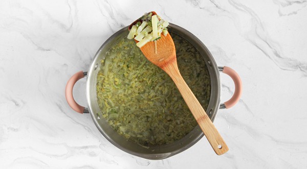 Зеленый борщ с щавелем и крапивой, пошаговый рецепт с фото на 228 ккал