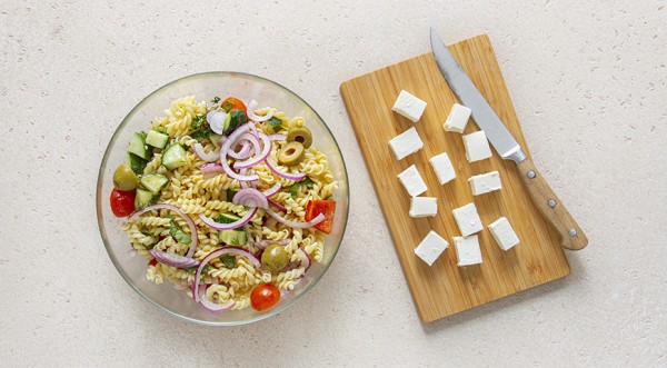 Паста-салат по-гречески, пошаговый рецепт с фото на 380 ккал