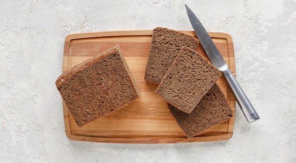 Гренки из черного хлеба с чесноком на сковороде, пошаговый рецепт с фото на 565 ккал