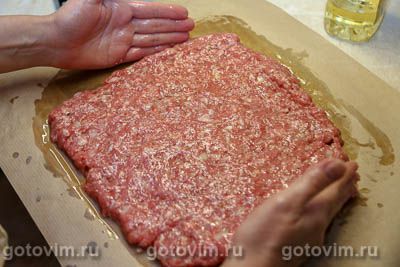 Рулет мясной с вялеными томатами и сыром