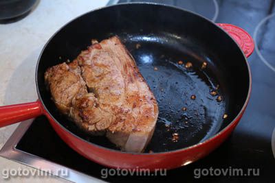 Свинина адобо (мясо, тушенное по-филиппинский с соевым соусом и уксусом)