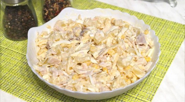 Салат с копченой курицей, ананасами и кукурузой, пошаговый рецепт с фото от автора Наталья