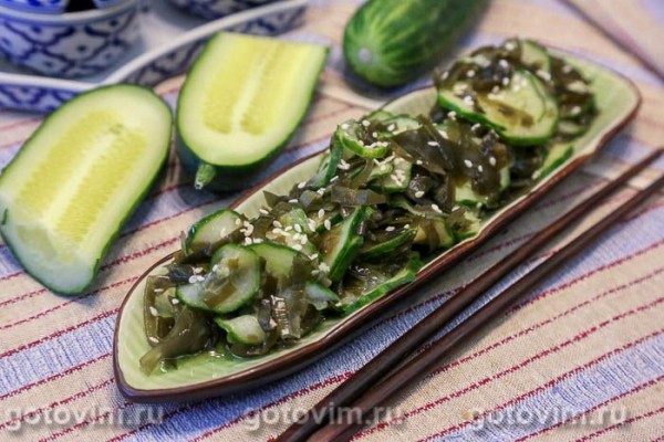 Японский огуречный салат с водорослями (Суномоно)