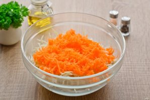 Салат "Витаминка" из капусты, моркови и перца