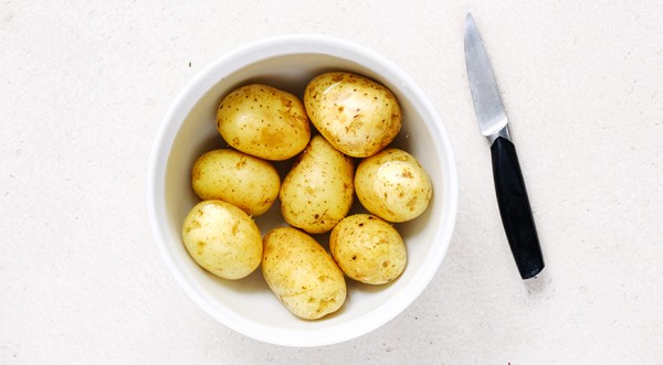 Говядина тушеная с молодой картошкой, пошаговый рецепт с фото на 689 ккал