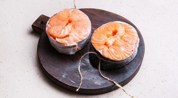 Круглый стейк из лосося с апельсиновым соусом, пошаговый рецепт с фото на 831 ккал