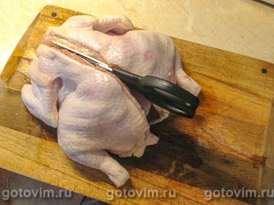 Курица в духовке, запеченная с острой перечной пастой