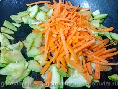 Салат из фунчозы с овощами и грибами