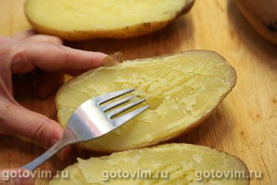Картофель с сырным маслом, завернутый в бекон