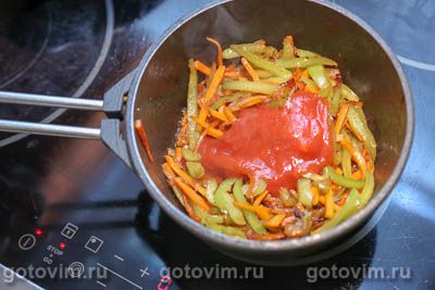 Жареная кефаль с овощным соусом 