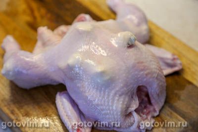Курица, запеченная с сырным маслом под кожей