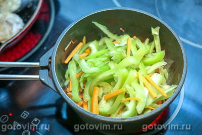 Жареная кефаль с овощным соусом 