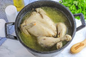 Отварная курица с чесночным соусом