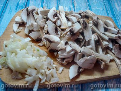 Мужской салат с курицей, грибами и дайконом