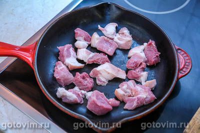 Свинина с картофелем в лодочках из фольги
