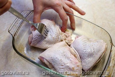 Куриные бедра в рассоле, запеченные в духовке