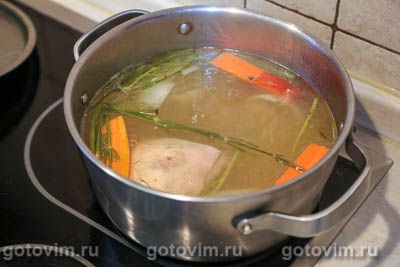 Кудрявый куриный суп с вермишелью, овощами и сырым яйцом (без картошки)