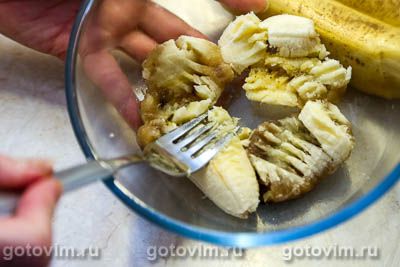 Постные рогалики из бананового теста с арахисом