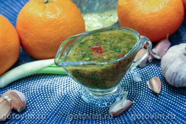 Кубинский соус мохо из зелени с чесноком и чили