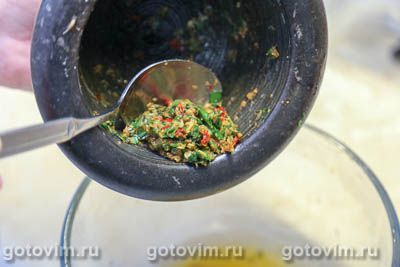 Кубинский соус мохо из зелени с чесноком и чили