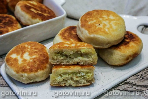 Жареные пирожки с капустой и яйцом