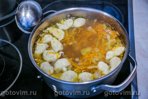 Суп из говядины с клецками и овощами (без обжарки)