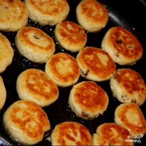 Сырники с изюмом (без яиц)