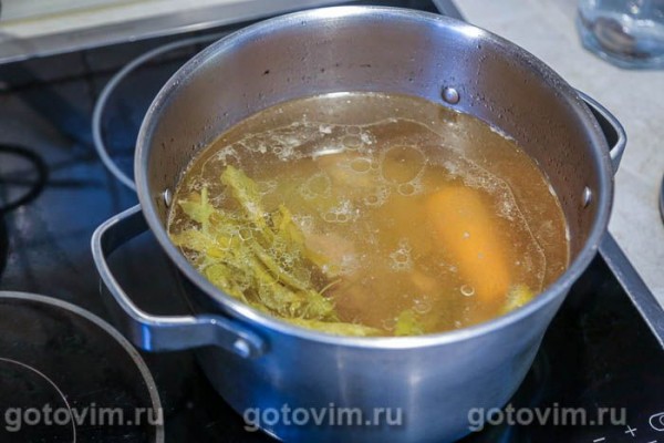 Суп из говядины с клецками и овощами (без обжарки)