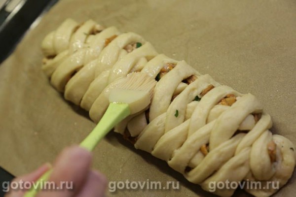 Пирог плетенка с курицей и лисичками