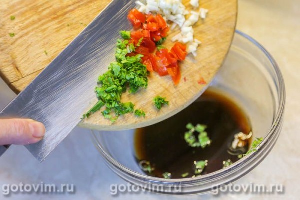 Перепела, жаренные в остро-сладком маринаде с чили и медом