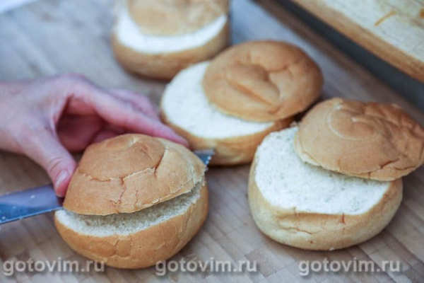 Булочки, фаршированные копченостями, помидорами и перепелиными яйцами 