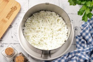 Слоеный салат с куриной печенью