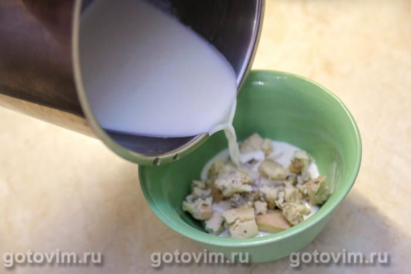 Куриные бедра с сырным соусом горгонзола и грецкими орехами