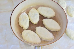 Жареные пирожки на кефире с картошкой и грибами