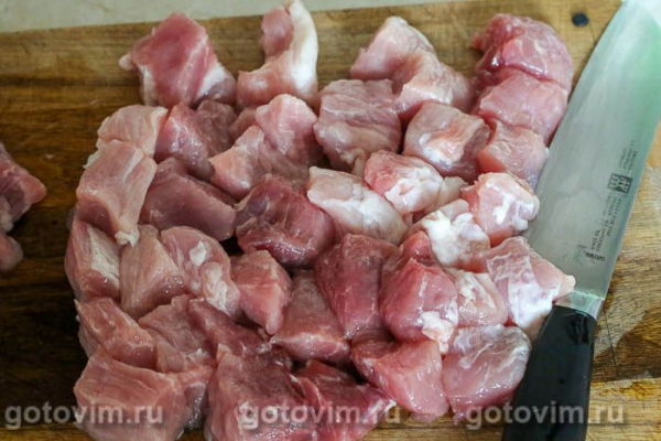 Мясо на шпажках в духовке, запеченное в рукаве