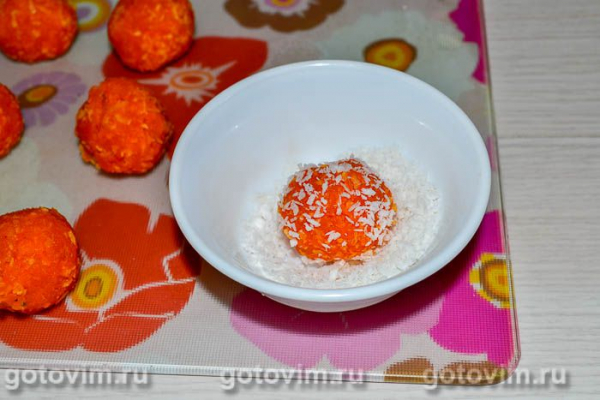 Морковные конфеты с кокосовой стружкой