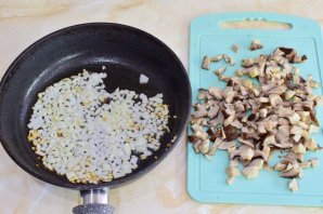 Жареные пирожки на кефире с картошкой и грибами