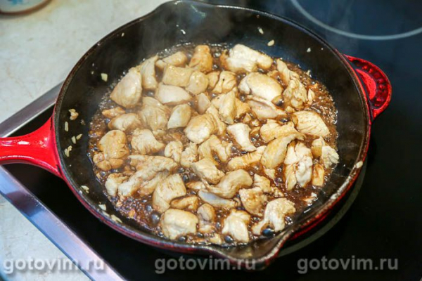 Поке с курицей, манго и авокадо