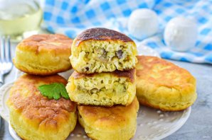 Жареные пирожки на кефире с картошкой и грибами