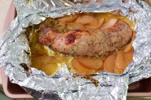 Свиная вырезка с яблоками и корицей