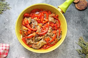 Говяжьи губы с овощами