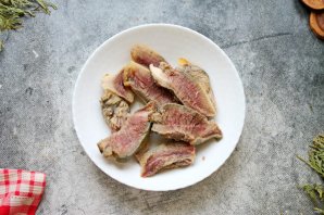 Говяжьи губы с овощами